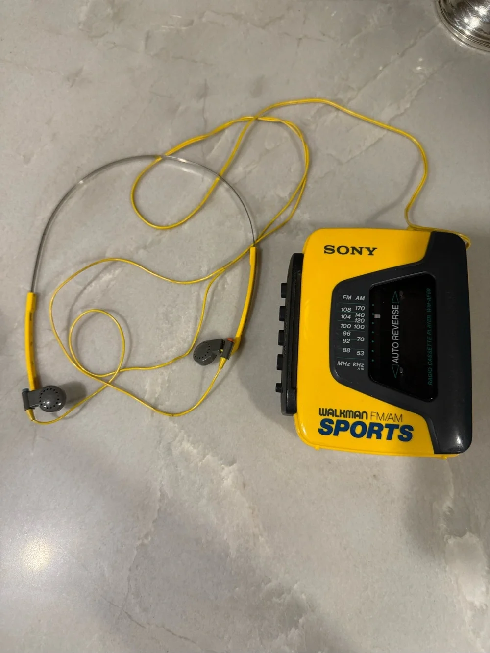 Working Sony Walkman FM/AM Sport with Headphones